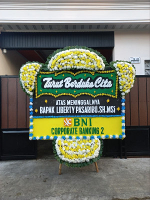 Papan Bunga Duka di Pantai Lunci