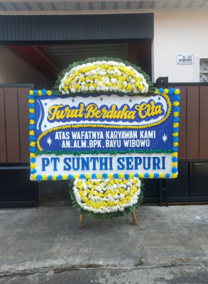 Papan Bunga Duka di Pantai Lunci