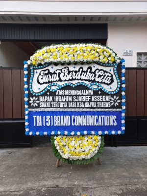 Papan Bunga Duka di Pantai Lunci
